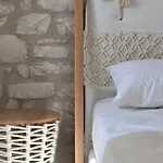 Key 2 * Santa Maria (Paros)