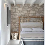 Key 2 * Santa Maria (Paros)