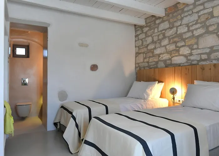 Key 2 * Santa Maria (Paros)