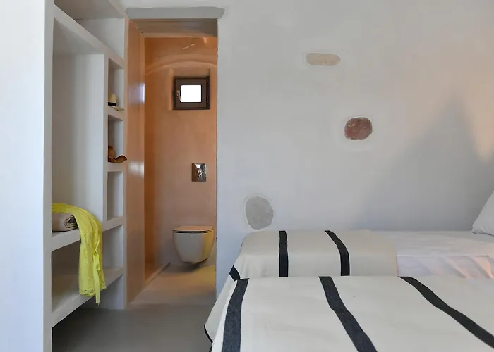 Key 2 * Santa Maria (Paros)